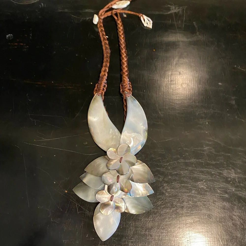 Tahitian Handmade Necklace, Beautiful shells designed necklace.. - Picture 3 of 5